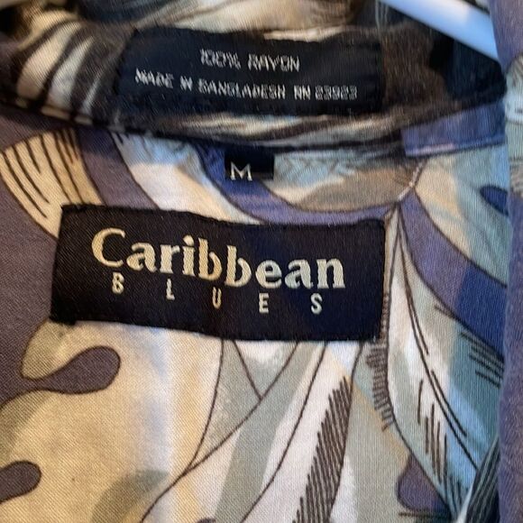 Caribbean Blues Hawaiian Floral Button Down Shirt Men's Size Medium - Picture 3 of 4